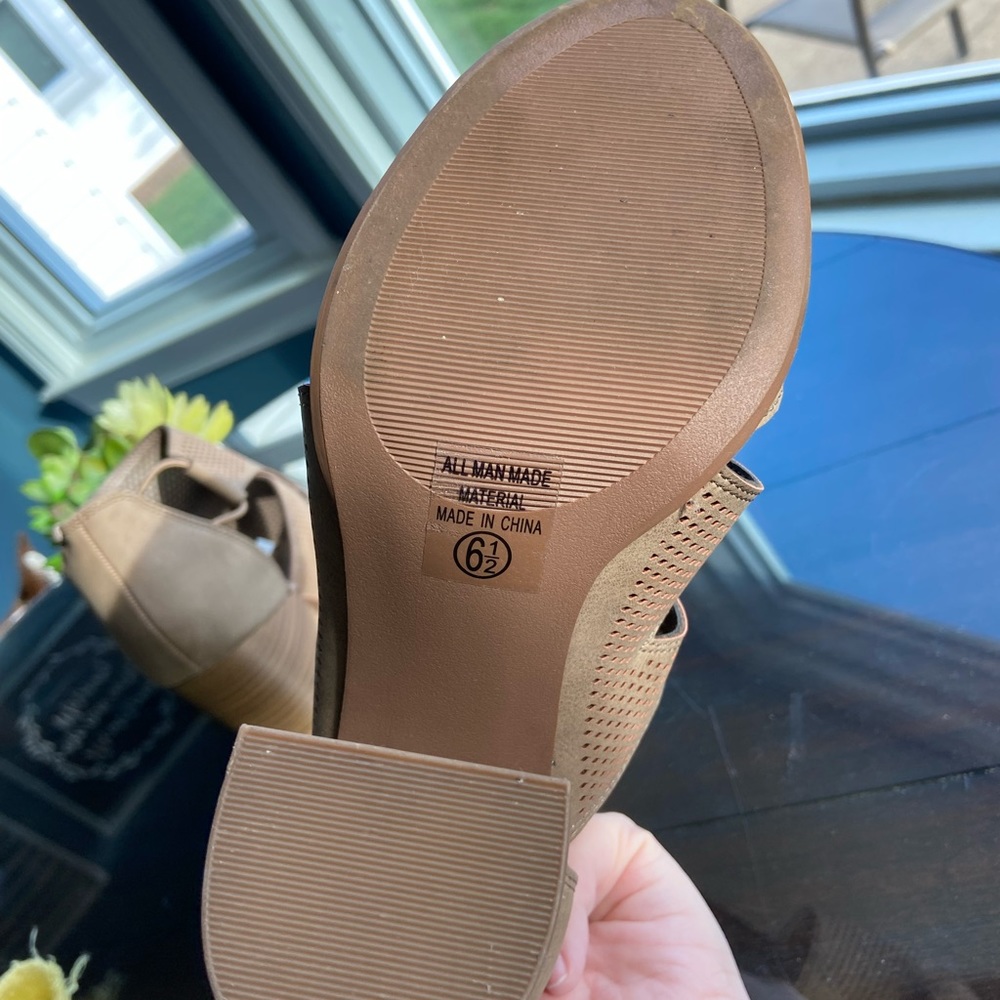 Gently Used Soda Block Heel- Size 6.5 - Picture 7 of 7